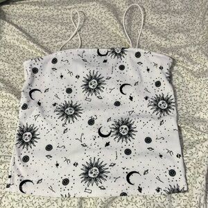 This is a black and white tank top it’s a lil crop there also no rips or holes